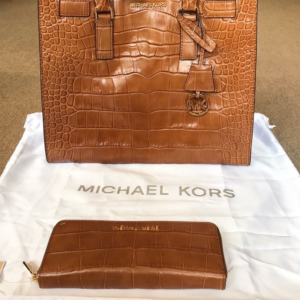 Michael Kors Purse/Wallet